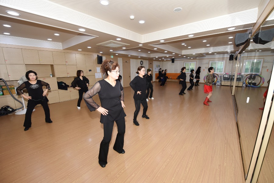 05_금빛라인댄스2.JPG