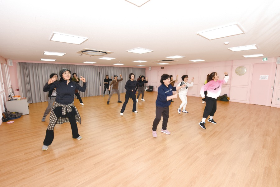 11_골드줌바댄스.jpg